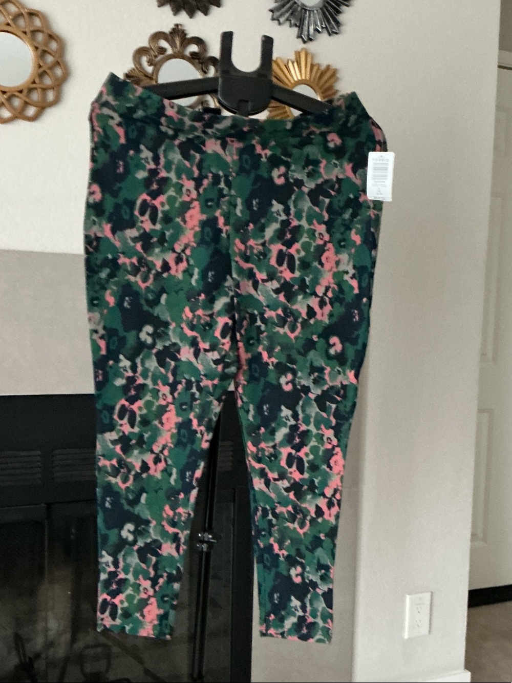 Torrid Green and Camo Floral Print Crop Leggings
